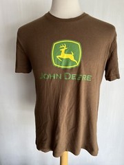 JOHN DEERE (2017) Official Men’s USA Tractors Farm Deer Logo T-Shirt Size Medium