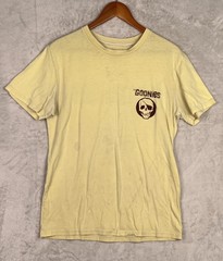 Goonies Mens Graphic Tee Shirt Medium Yellow Skull 90s Skater Grunge Distressed