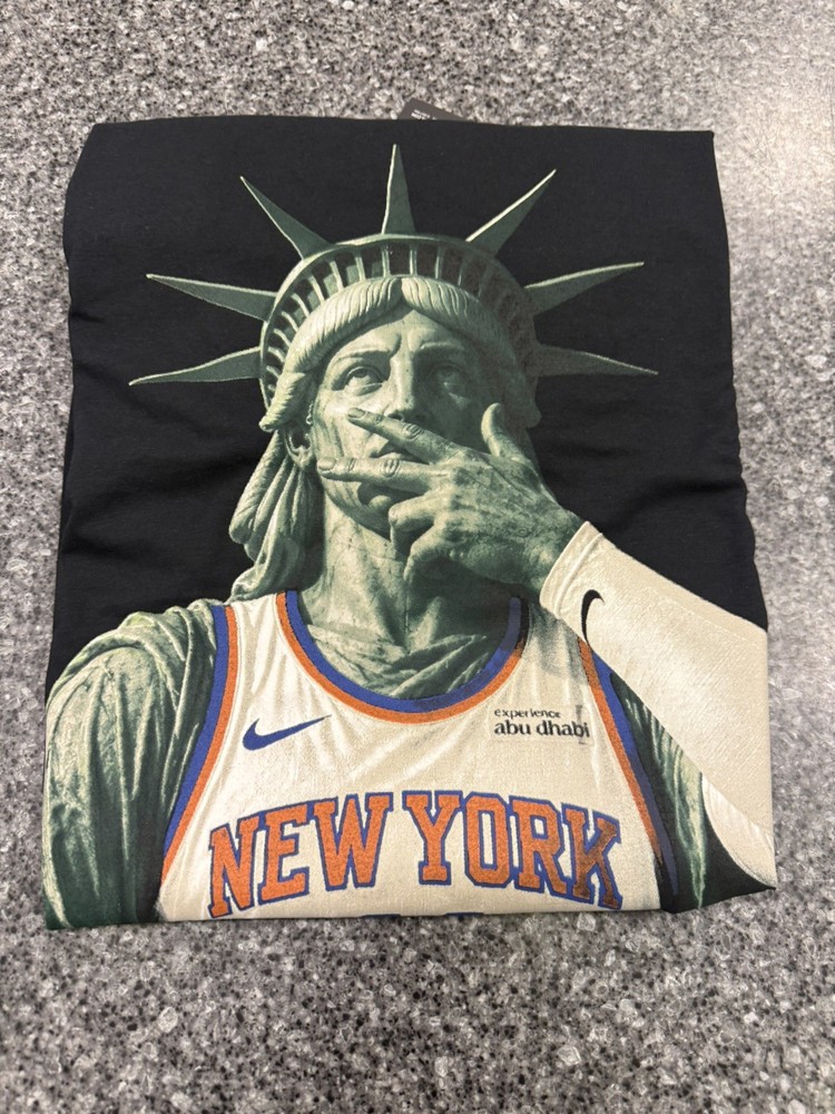 Nike Men’s Large NYC Exclusive Statue of Liberty New York Knicks Brunson Size L