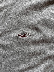 Hollister Men’s Gray Solid V-Neck Short Sleeve Logo T-Shirt Size L