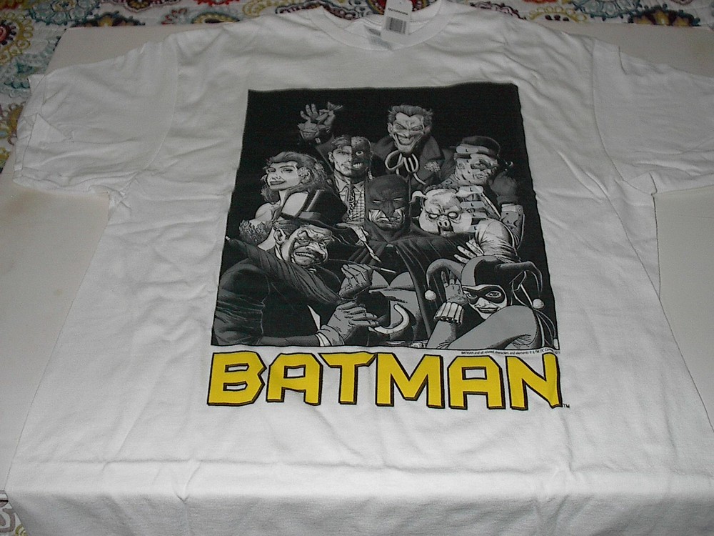DC COMICS BATMAN VS THE VILLAINS MENS WHITE T-SHIRT SIZE LARGE NWT TWO-FACE