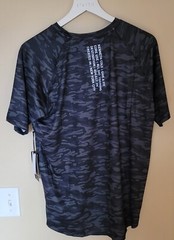 NWT Kenneth Cole Men’s Crew Neck Shirt LG Active Camouflage Black Camo