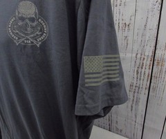 Under Armour 6009153 Men’s UA Freedom Flag Skull T-Shirt Short Sleeve Gray 2XL