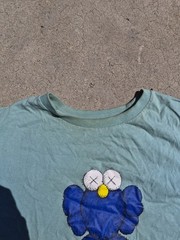 Uniqlo UT KAWS x Uniqlo Men’s Green BFF Graphic Tee Shirt Size L Cotton