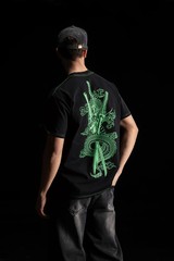 Invicta Kuru – One Piece Zoro Graphic Katana Shirt Black Medium Size
