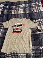 Grey Nike t-Shirt Large 100% Authentic Guaranteed.