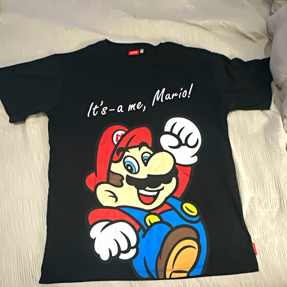 Nintendo Super Mario Mario “It’s-a me, Mario!” Black Graphic Tee Men’s M