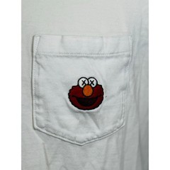 KAWS x Uniqlo Sesame Street Elmo Pocket Tee White T Shirt Men’s Medium 2018