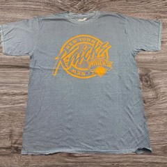 New York Knicks / Junk Food Clothing / Graphic T-Shirt Adult Size 2X-Large
