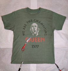 Queen Shirt Large Band Tee Rock Pop Freddie Mercury Brian May Tour Distressed