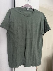 Gildan Men Crewneck Shirt Size Medium Green Short Sleeve Cotton Blend