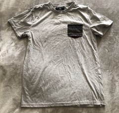 Beautiful Giant Heather gray tshirt with pocket design S