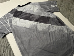 DAKINE XL ATHLETIC LIGHT WEIGHT SHORT SLEEVE SHIRT…SEE DESCRIPTION/CONDITION