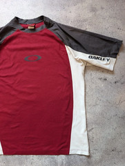 vintage Oakley t-shirt with center logo size XL