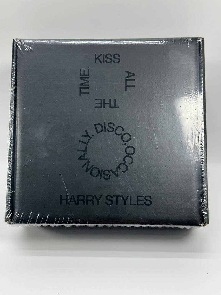 HARRY STYLES KISS ALL THE TIME. DISCO, OCCASIONALLY. – PHOTO TEE + CD BOX SET