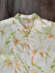 Tommy Bahama Men’s 100% Silk Short Sleeve Hawaiian Shirt Relaxed Fit Tropical L