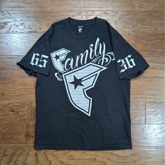 Y2K Famous Stars and Straps Family Logo T Shirt Mens Large 21.5×27