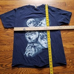 Howling Wolves Moon Graphic T-Shirt Mens M Fruit of the Loom Blue Cotton T-Shirt