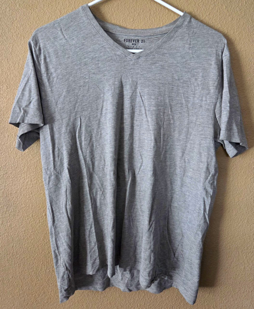 Forever 21 Men’s Small Gray Slim Fit V-Neck T-Shirt