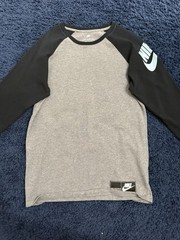 Nike The Nike Tee Men’s M Athletic Fit Long Sleeve Crew Colorblock Gray/Black