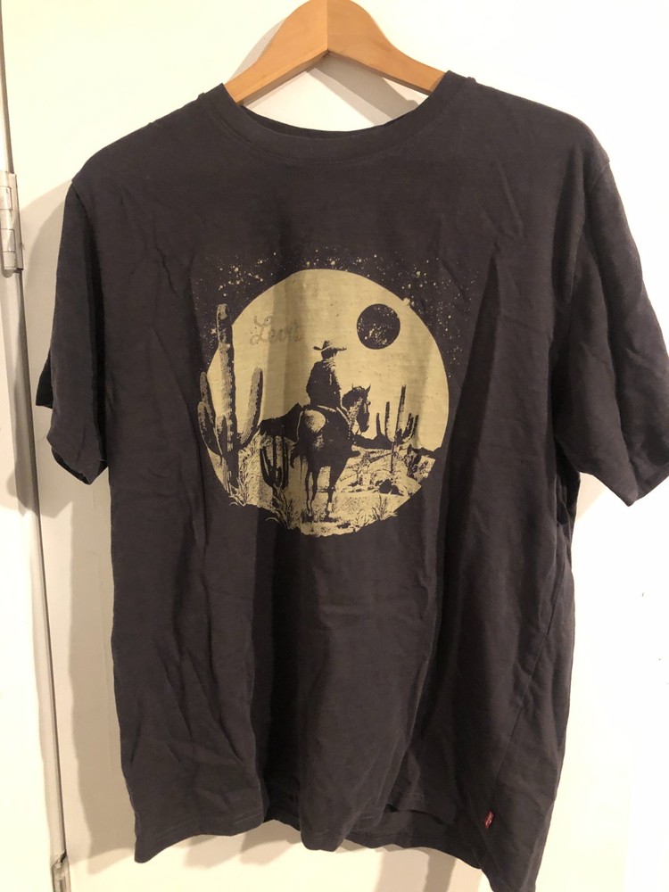 Levis Men’s M Black Graphic T-Shirt Cowboy Desert Horse