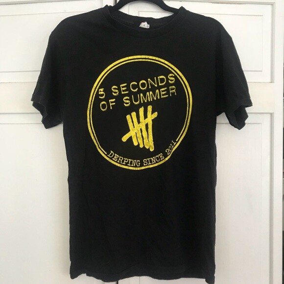 FIVE SECONDS OF SUMMER (5SOS) – Stamp – T-shirt – NEW – MEDIUM ONLY