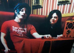 SAY YES TO MICHIGAN T SHIRT JACK WHITE STRIPES state motto Wolverines University