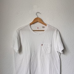 Levis White Pocket T Shirt Medium With Front Pocket 2453