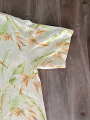 Tommy Bahama Men’s 100% Silk Short Sleeve Hawaiian Shirt Relaxed Fit Tropical L