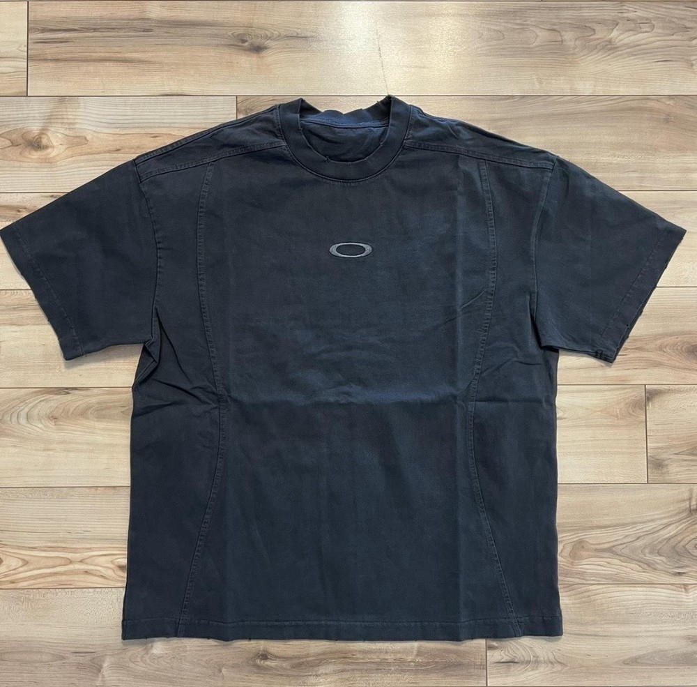 Oakley Men’s Vintage T-Shirt Center Logo Graphic Size Large