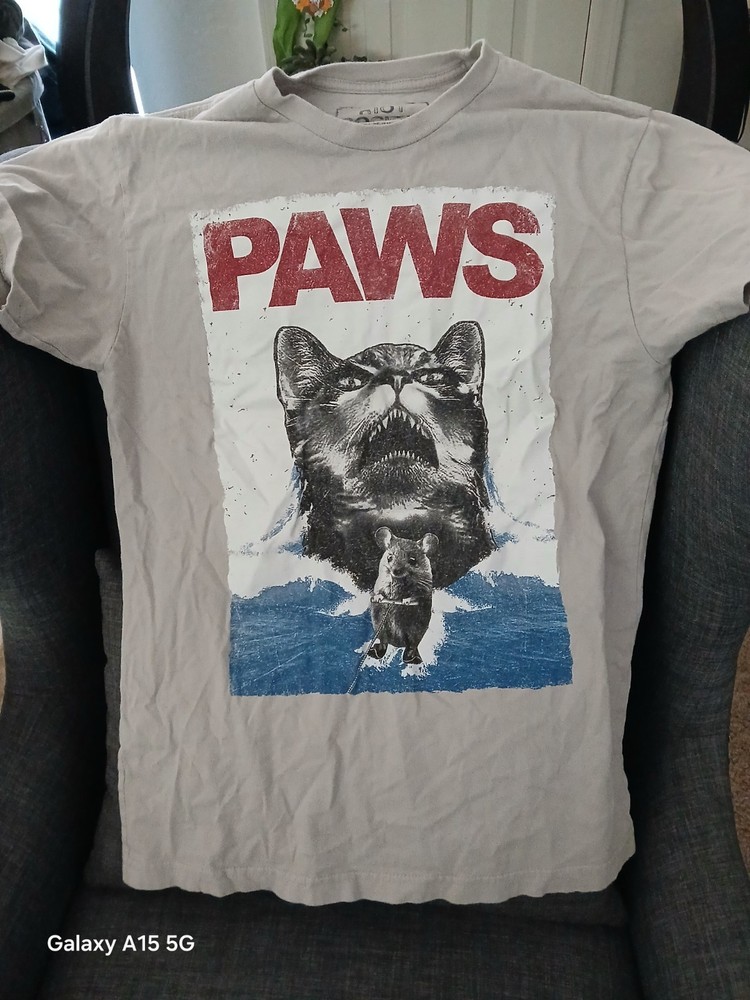 Paws Cat Jaws Parody Gray Graphic T-Shirt Medium Short Sleeves
