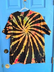 Handmade tie dye t-shirt – Gildan size L Reverse spiral – in stock