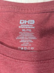 DH3 Men T-Shirt XL Heathered Maroon Red Modern Fit City scape scene no standing