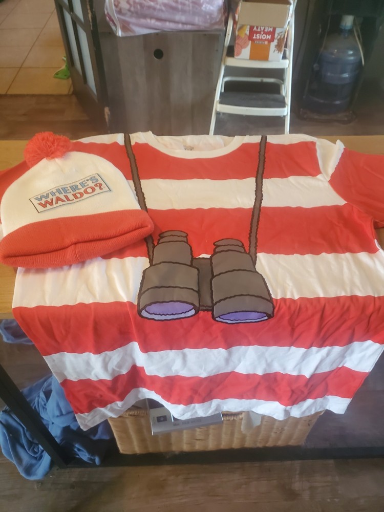 Waldo Shirt and Beenie Men’s Large