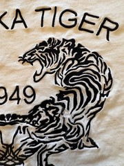 Onitsuka Tiger T-Shirt Mens Large Ivory Japan Streetwear Twin Tigers Embroidered