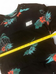 🌺 Nike black & multi-coloured floral graphic tee.