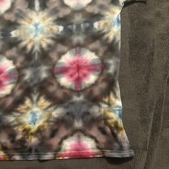 GILDAN TIE DYE Medium SHORT SLEEVE GRAY PINK BLUE RED Swirl OF MANY COLORS