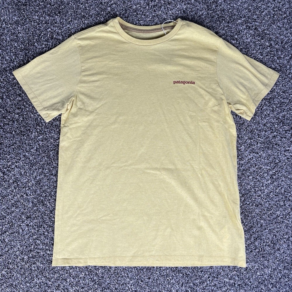 Patagonia Men’s Fitz Roy Icon Responsibili Tee Shirt Milled Yellow, Size XL