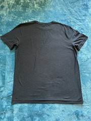 Vuori Dark Gray Knit Logo Crew Neck Men’s M Short Sleeve Solid T-Shirt V126
