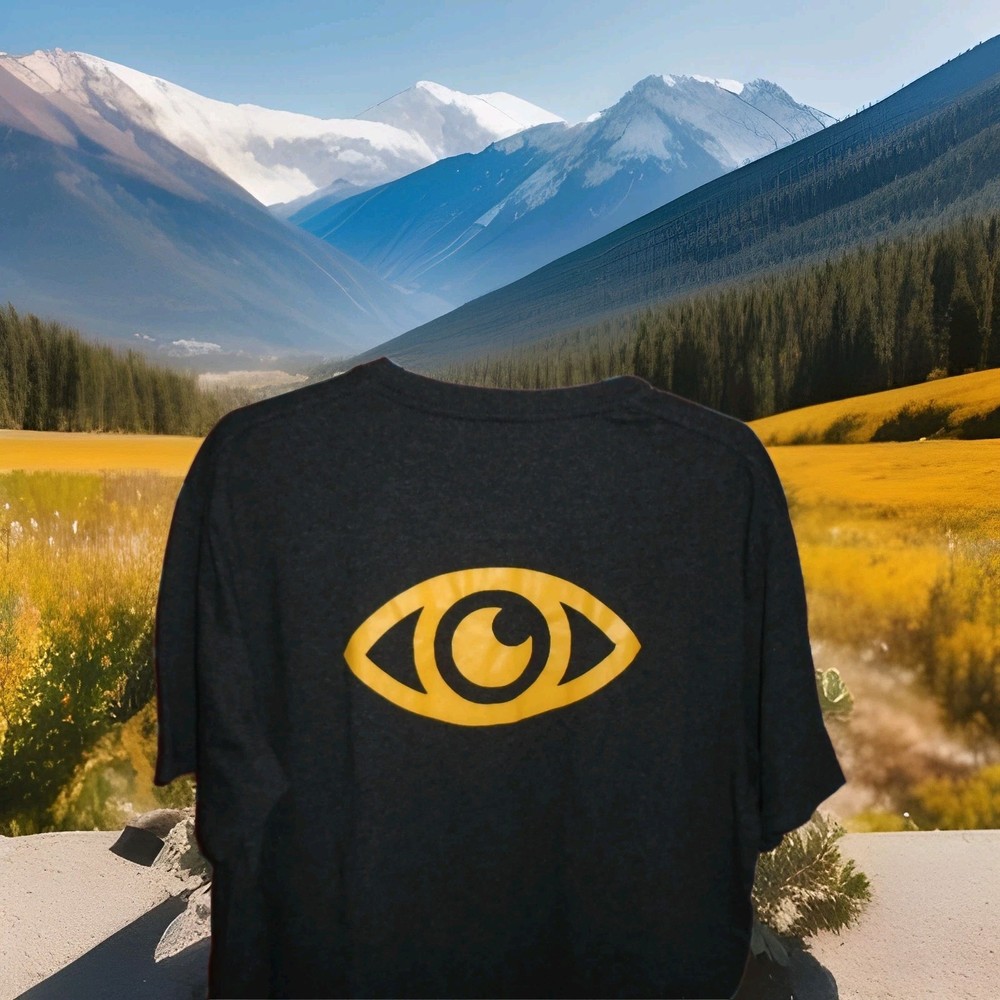 DISTRICT THREADS MENS EYE/MOON DESIGN LOGO TSHIRT SIZE XLARGE