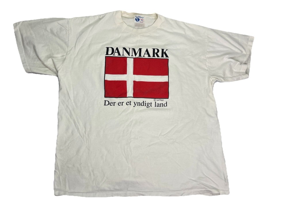 Vintage 90’s Denmark Danmark T-Shirt There Is A Lovely Land Size XL
