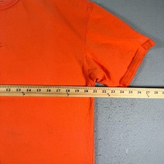 Nike Center Swoosh T-Shirt Mens Medium Solar Orange Embroidered Classic Comfort