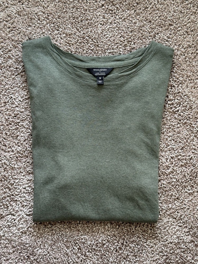 Banana Republic Luxe Touch Tee Crew Neck Short Sleeve T Shirt Olive Men’s Size M