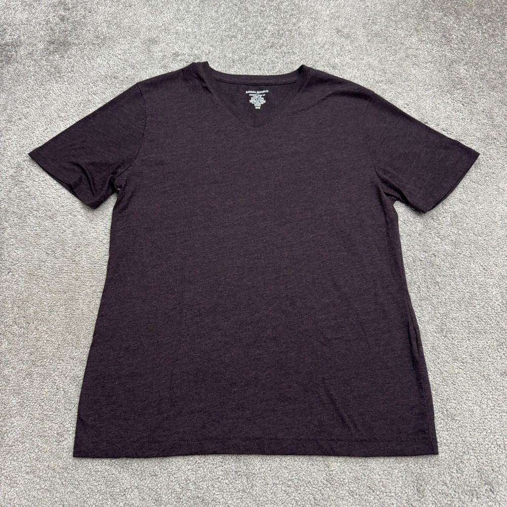 Banana Republic Premium Wash Basic V-Neck T-Shirt Mens Medium Dark Purple Tee