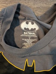 DC Comics men’s gray Batman costume t-shirt No Cap Size Small