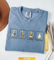 Book Lover Duck Shirt Librarian Gift Bookworm Aesthetic Graphic T-Shirt