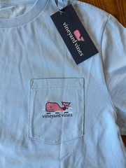 Vineyard Vines – Swimming Whales Short-Sleeve Pocket Tee Jake Blue Size Boys Lg