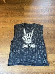 Vintage 00s y2k grunge Distressed “Rock On” Skeleton Skull Print Muscle Tee