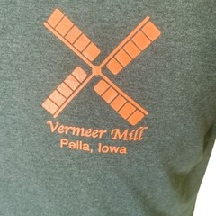 Vermeer Mills Pella IA Gray T Shirt Size Large Gildan Ultra Cotton – Light Spots
