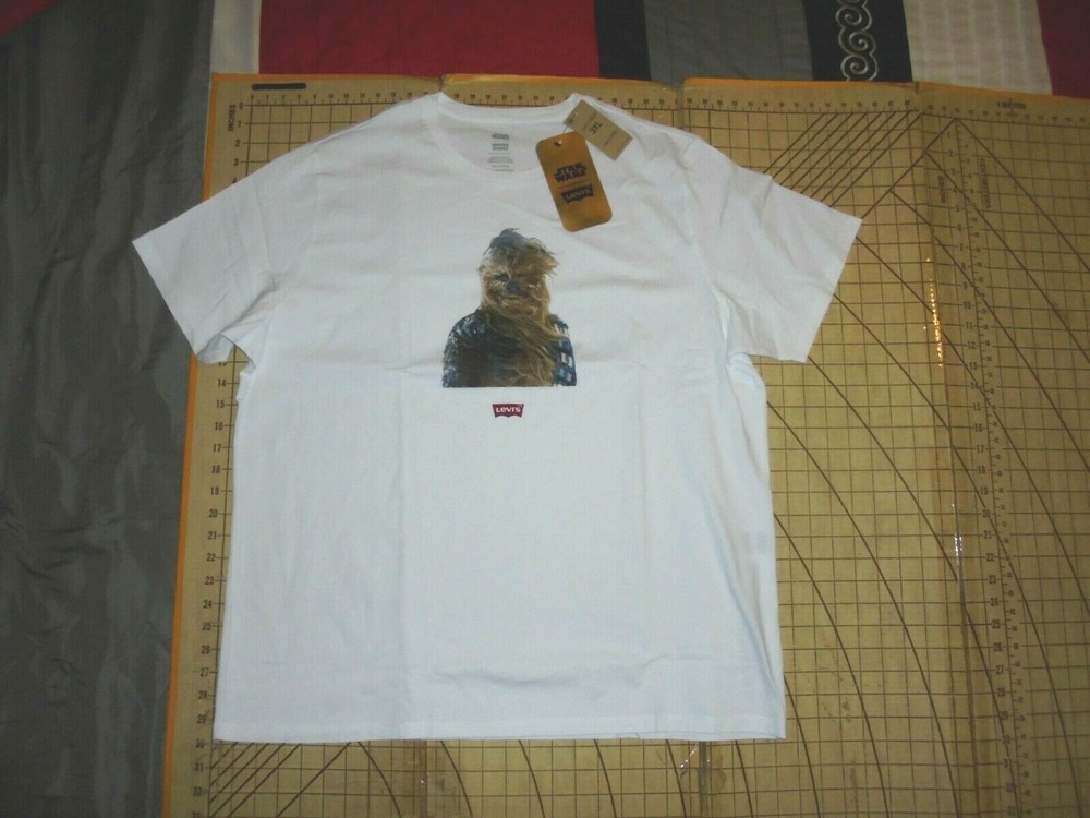 MENS 3XLARGE LEVI’S WHITE CHEWBACCA LIMITED EDITION T-SHIRT – NWT